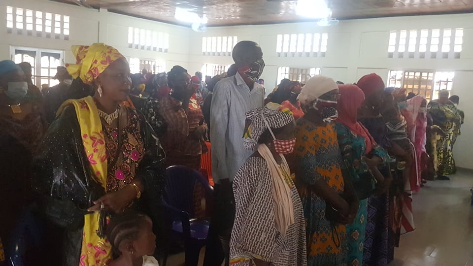 Kissidougou : remise des dons aux communautés, geste de Saadou Nimaga, enfant du terroir