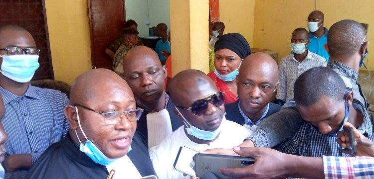 Le tribunal de Dixinn condamne deux membres du FNDC à un an de prison et une amende de 20 millions de francs guinéens…