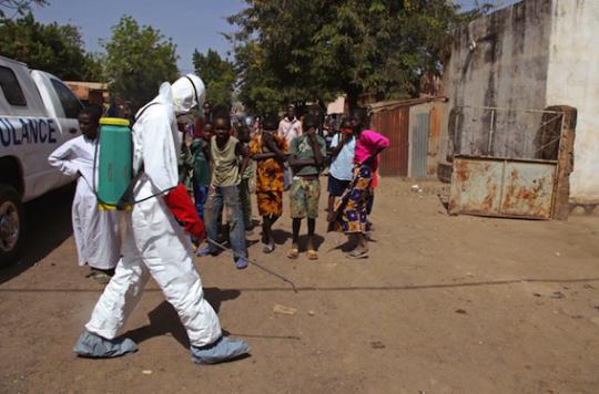 Epidémie: le gouvernement guinéen confirme 7 cas positifs de virus Ebola au sud du pays, dont 3 décès