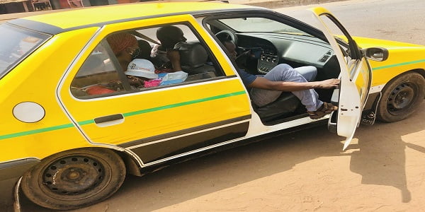 Conakry : le vol dans les taxis se multiplie, une dame témoigne !