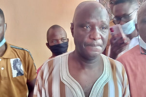 Procès : le journaliste Amadou Djouldé Diallo libéré mais condamné au payement de 5 millions de francs guinéens