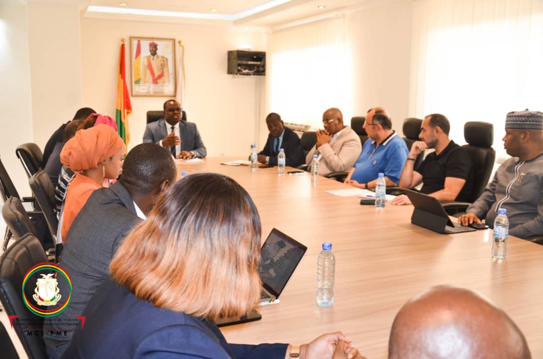 Flambée du prix du blé à l&rsquo;international : le ministre du Commerce, Bernard Gomou se concerte avec les acteurs du secteur