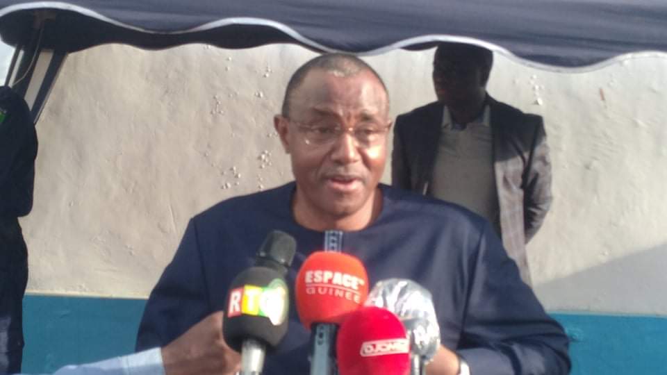 Guinée : le chef du Gouvernement préside à la remise de 20 groupes électrogènes à la société des eaux de Guinée (SEG)