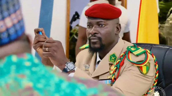Guinée : le colonel Mamadi Doumbouya défie ses détracteurs, assure la présidence du Conseil des ministres à Kindia