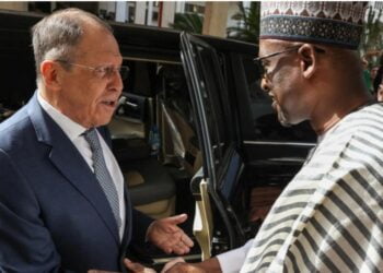 La Russie renforce sa présence en Afrique en apportant son aide aux pays du Sahel et du Golfe de Guinée contre les jihadistes