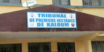 Chute mortelle d’un jeune homme à Kaloum : une enquête ouverte pour déterminer les circonstances