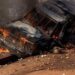 Urgent : Un pickup de la police anti-émeutes incendié à Bambéto