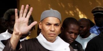 Karim Wade met en garde contre une impasse fatale et condamne l’oppression au Sénégal