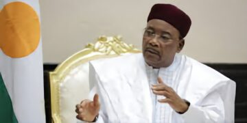 Coup d’État au Niger : L’ancien président Issoufou Mahamadou joue les pompiers