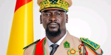 Le silence éloquent de Doumbouya : La Guinée aux portes d’un nouveau règne ?