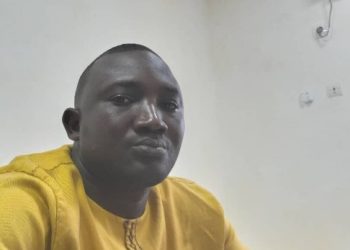 Moustapha Traoré, juriste spécialisé en droit public, appelle à bannir le favoritisme dans le recrutement à la fonction publique Guinéenne : “Le mérite avant les relations”